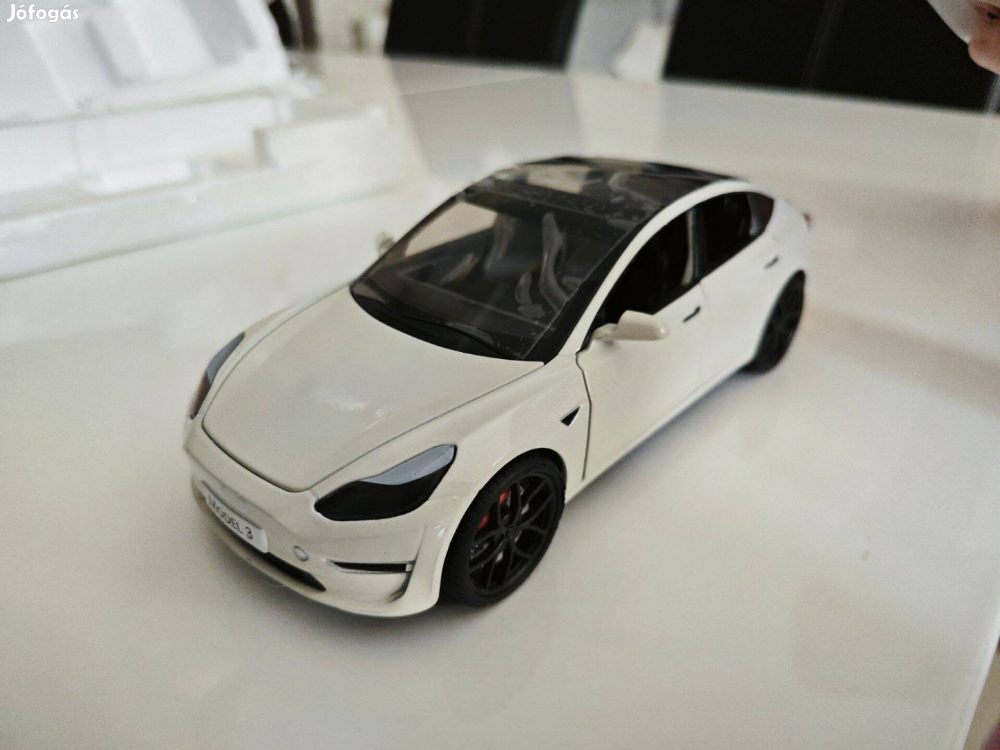 Tesla Model 3 Model Y kisautó 1:24