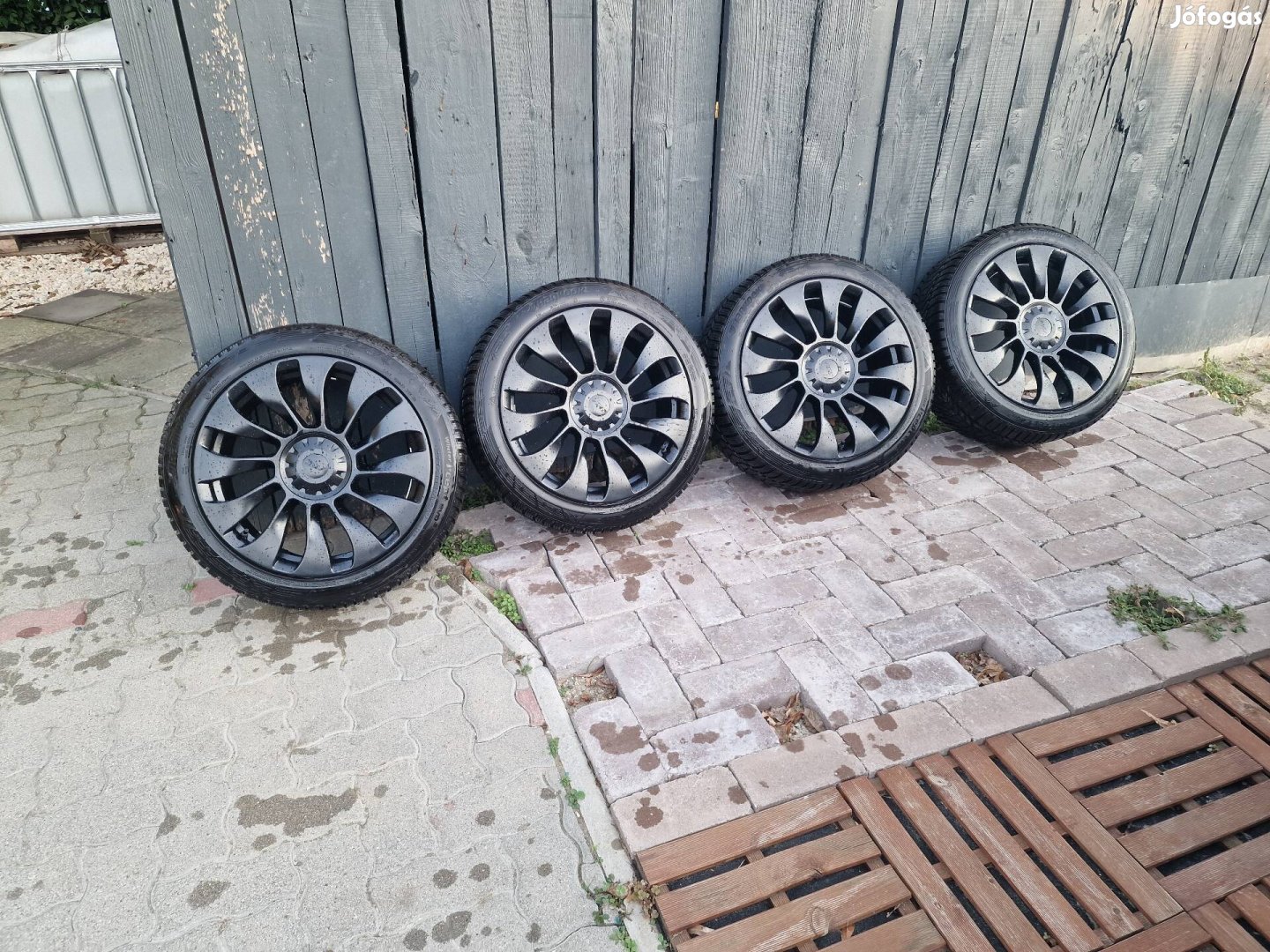 Tesla Model 3 Téli 18" garnitúra 235/45 R18 Hankook