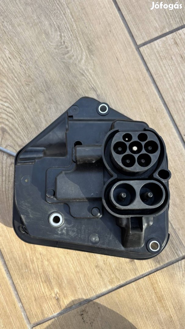 Tesla Model 3 Töltő csatlakoző