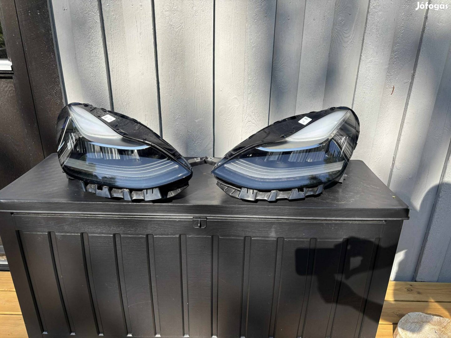 Tesla Model 3 első lámpák 