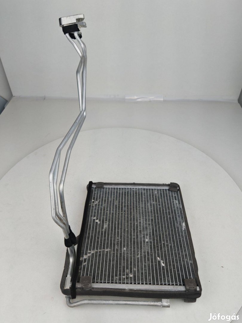 Tesla Model 3 klímahűtő használt AMD145797