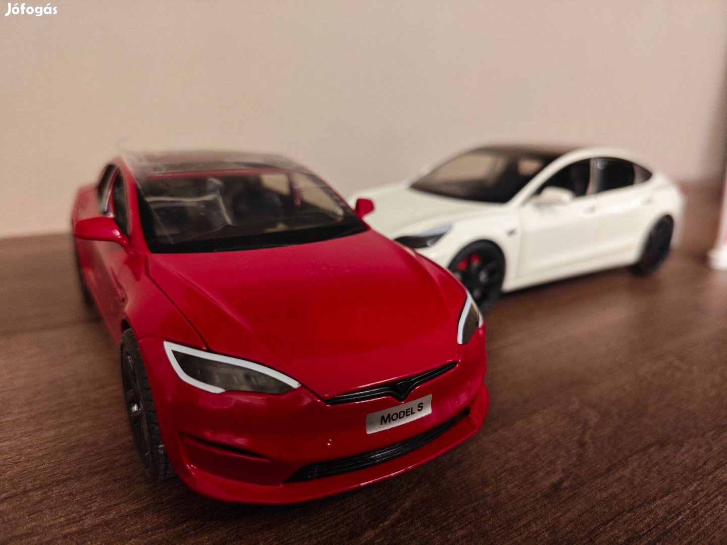 Tesla Model S Plaid 1:24 játékautó