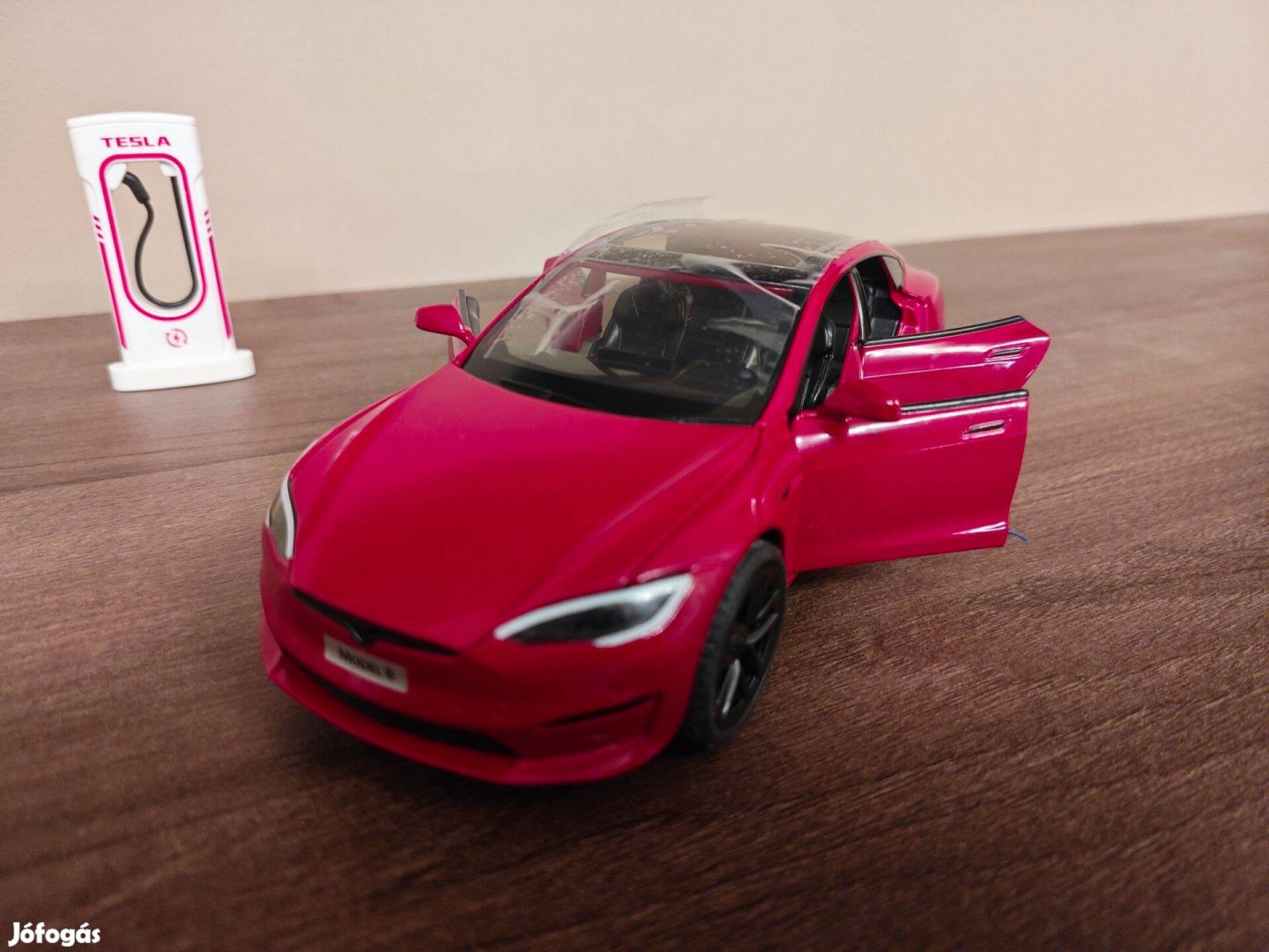 Tesla Model S Plaid játékautó 1:24