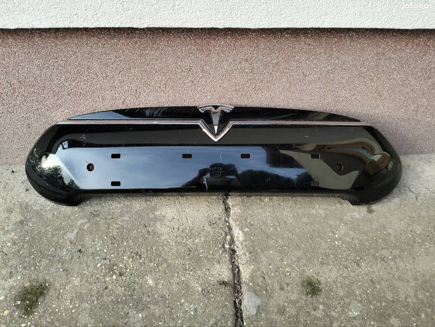 Tesla Model S első lökhárító középső grill 