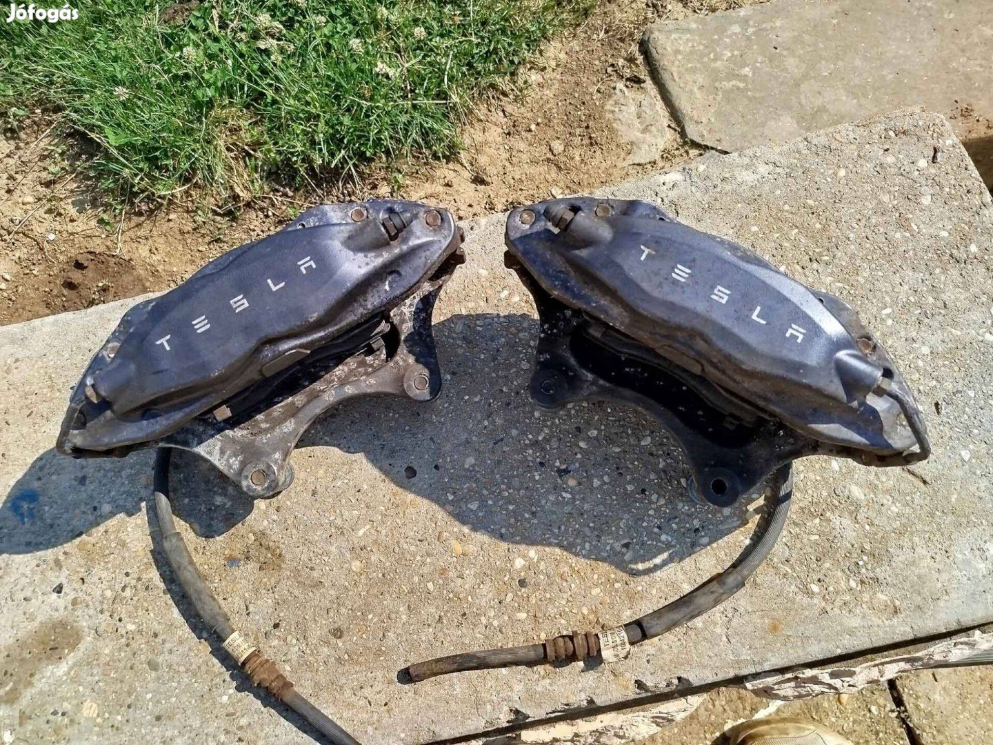 Tesla Model S féknyergek