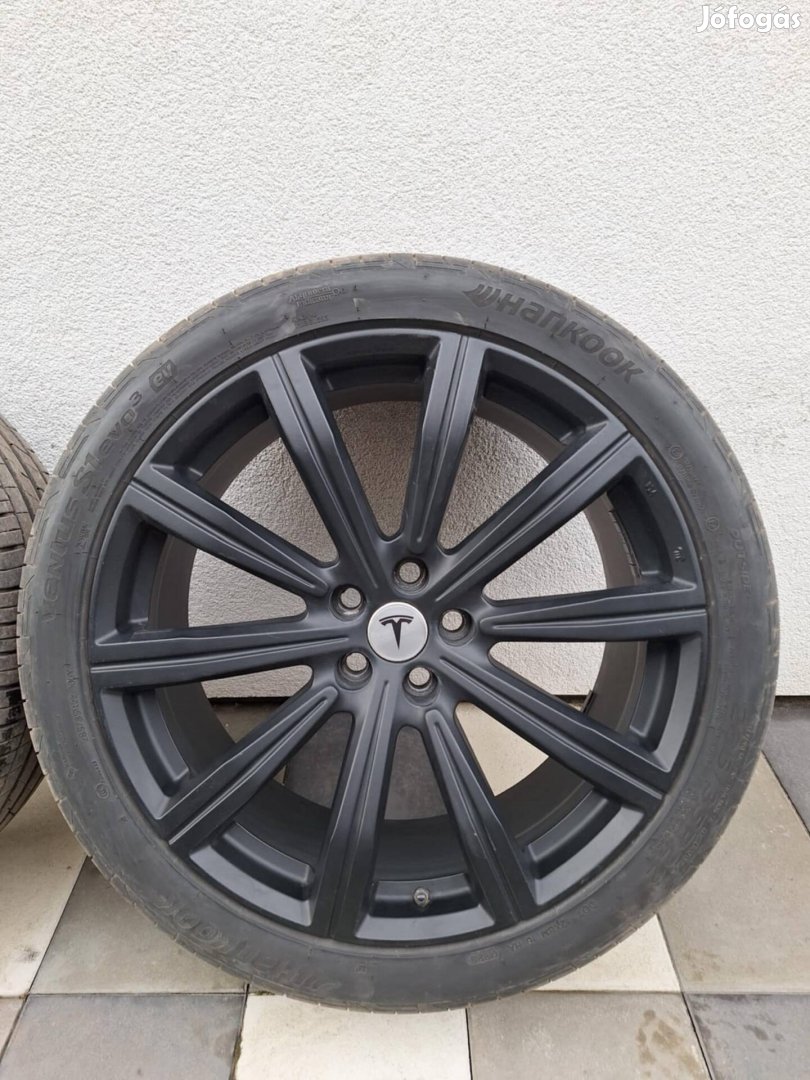 Tesla Model X 22 col felni újszerű nyárigumival és nyomásszenzorral