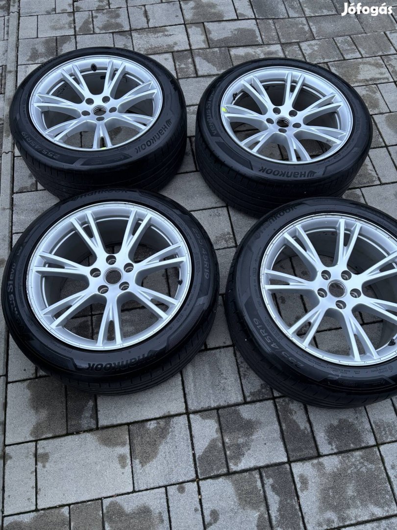 Tesla Model Y 19" Hankook Ventus S1 Evo3 225/45 R19 + Tpms