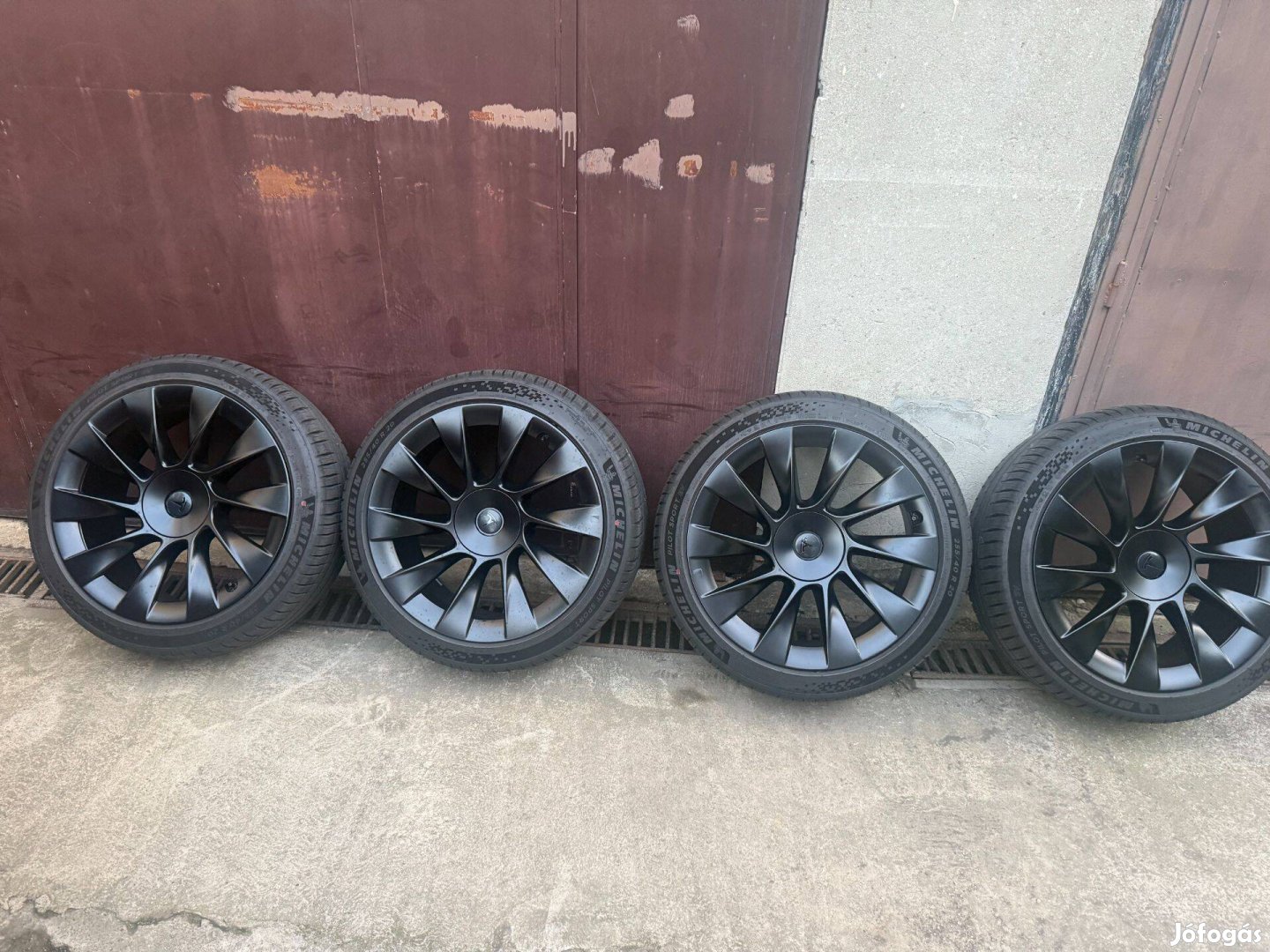 Tesla Model Y 20" Induction nyári garnitúra 255/40 R20 Michelin Pilot