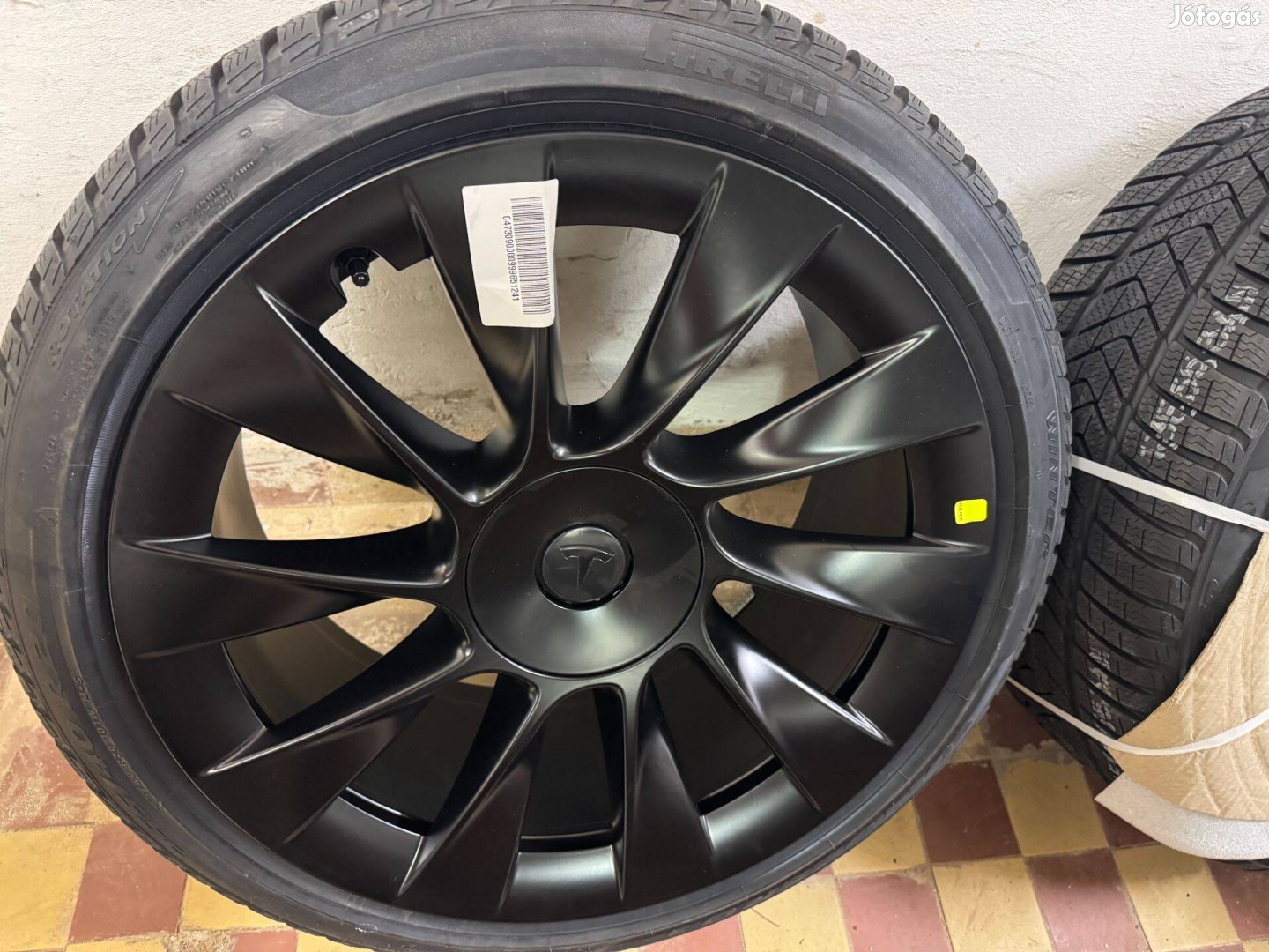 Tesla Model Y 20" gyári téli kerék Pirelli Sottozero 3 255/40 R20 blac