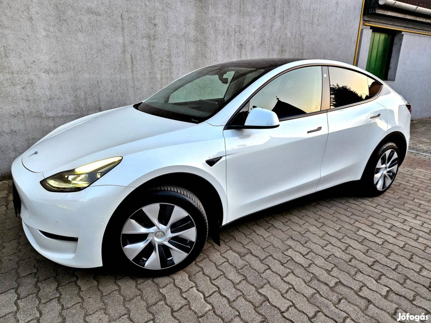 Tesla Model Y Long Range AWD (Automata) Sérülés...