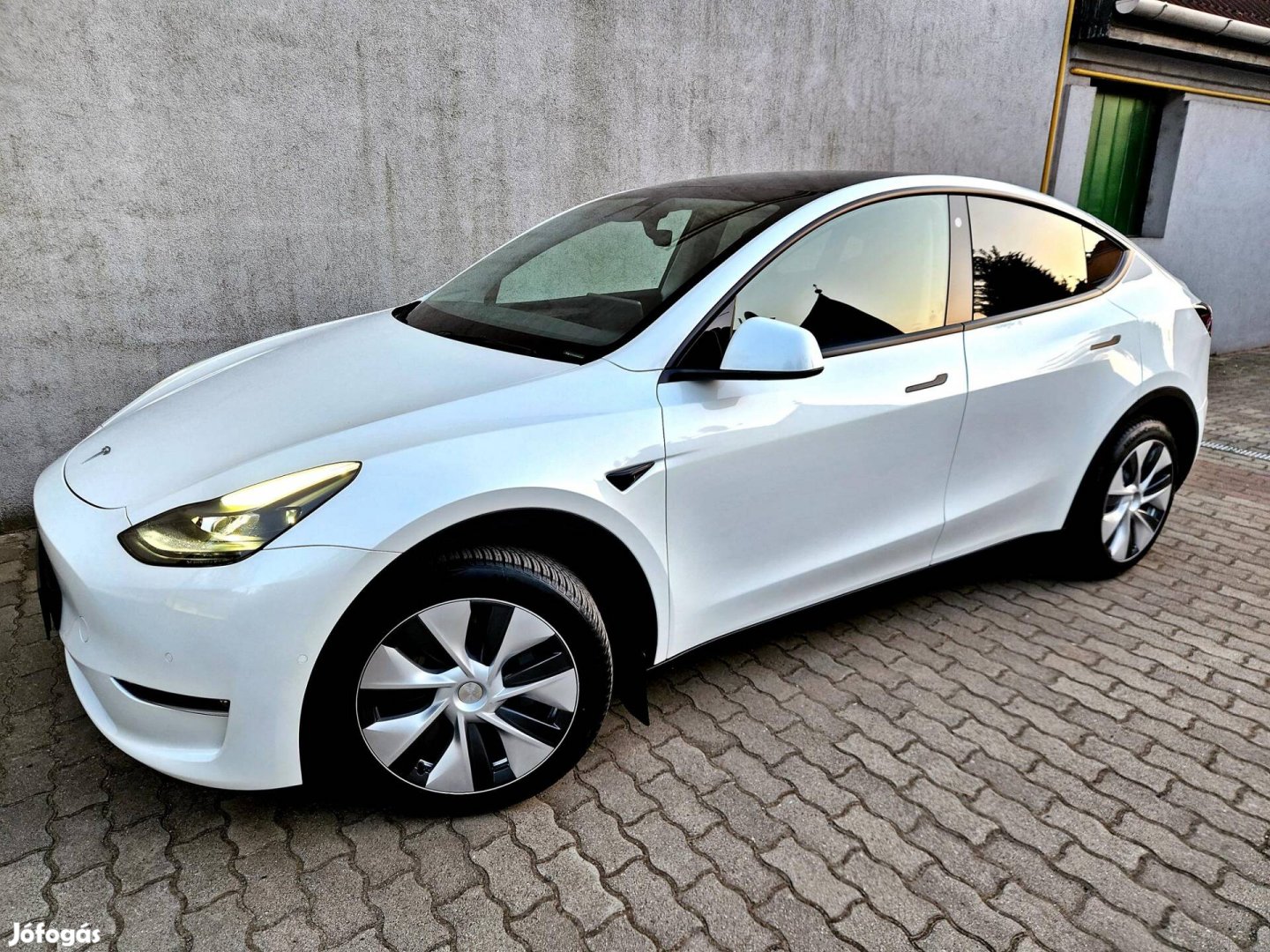 Tesla Model Y Long Range AWD (Automata) Sérülés...