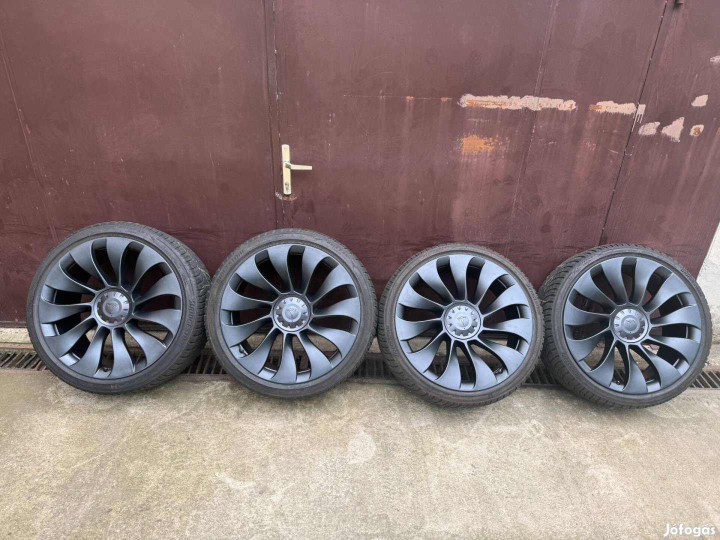 Tesla Model Y Performance 21" Überturbine téli garnitúra jó állapotban