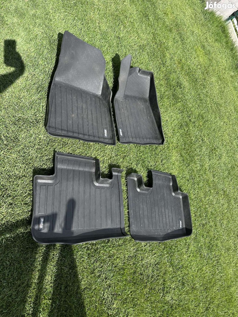 Tesla Model Y gumiszőnyeg szett - használt állapotban.