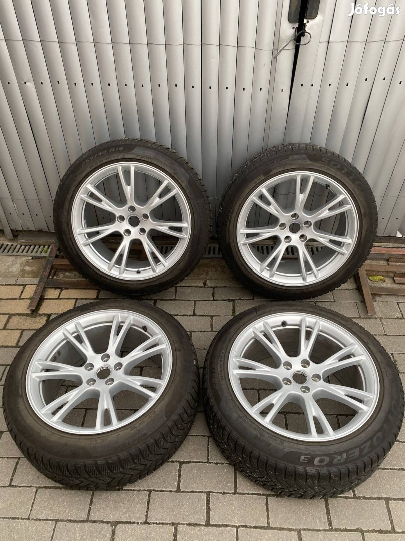 Tesla Model Y gyári 19"alufelni 255/45/19R Téli gumi
