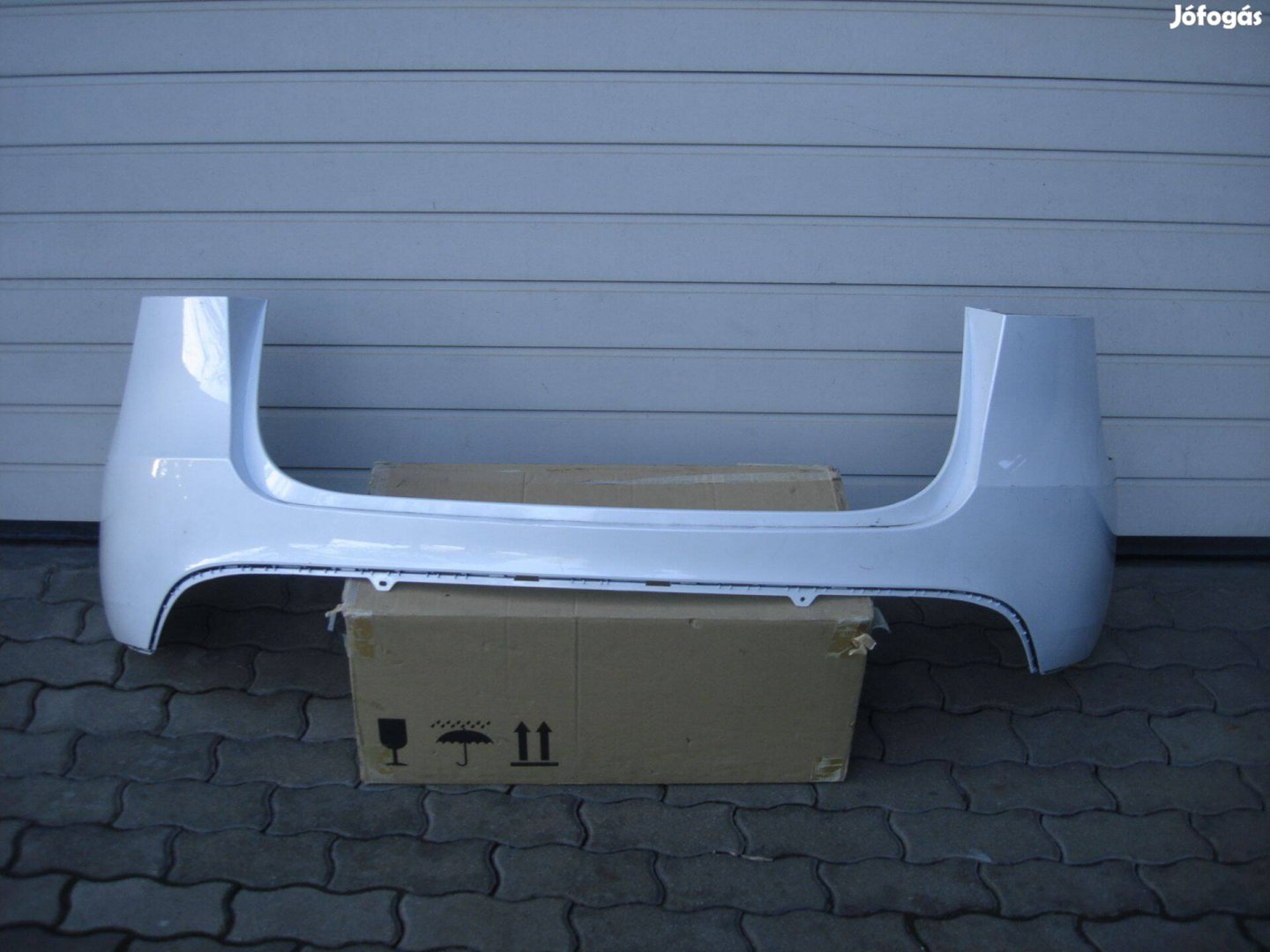 Tesla Model Y hátsó lökhárító 1494005-00-B 2020-tól Hibátlan