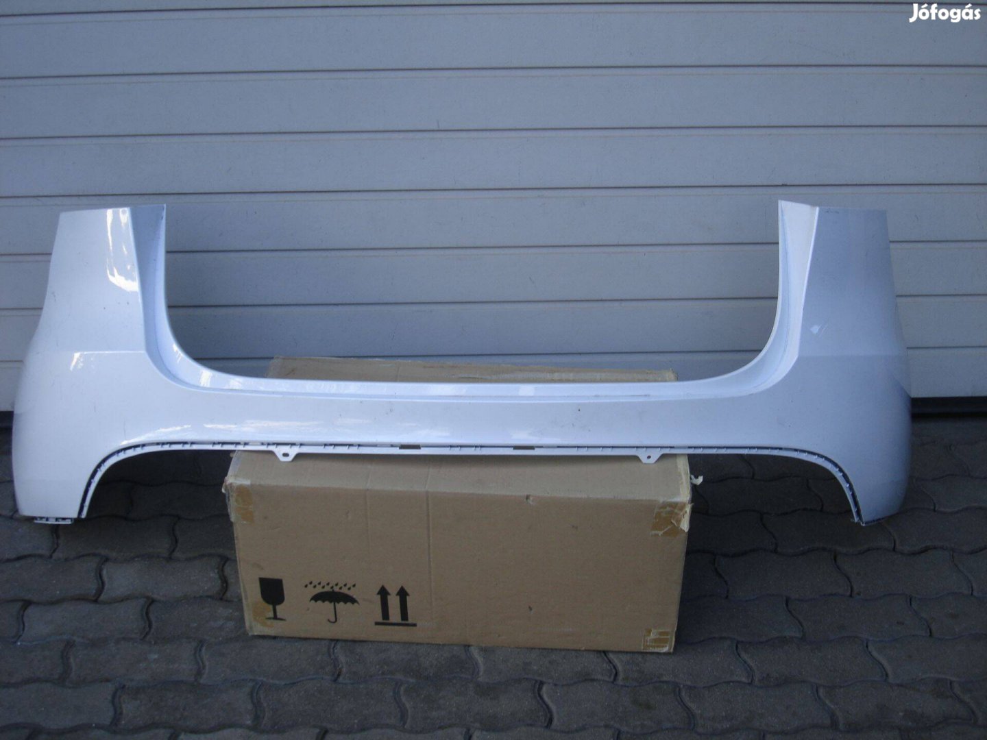 Tesla Model Y hátsó lökhárító 1494005-00-B 2022-től Hibátlan
