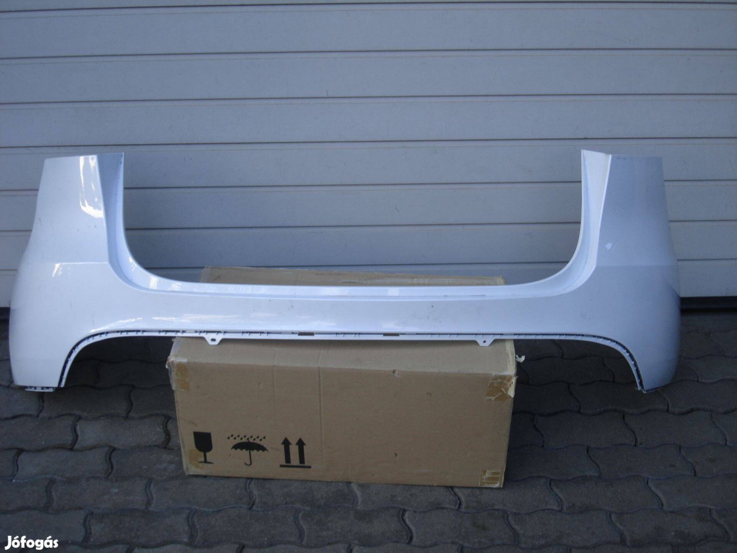 Tesla Model Y hátsó lökhárító 1494005-00-B 2022-től Hibátlan