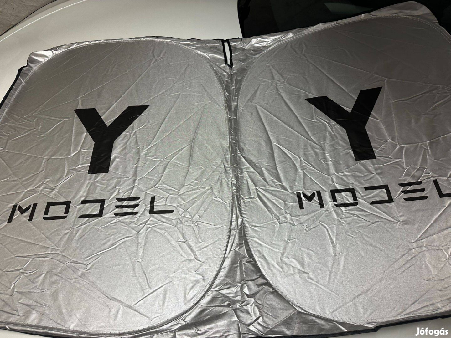 Tesla Model Y szélvédő árnyékoló világos színű Tesla Model Y feliratos