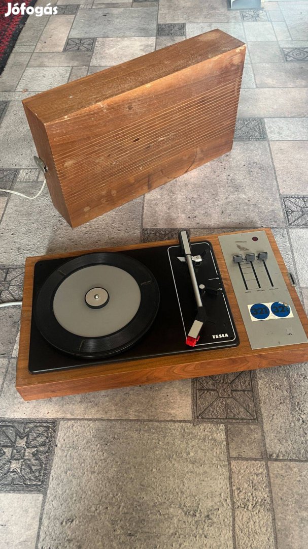 Tesla T-45 33 GZ 711 hordozható táska lemezlejátszó