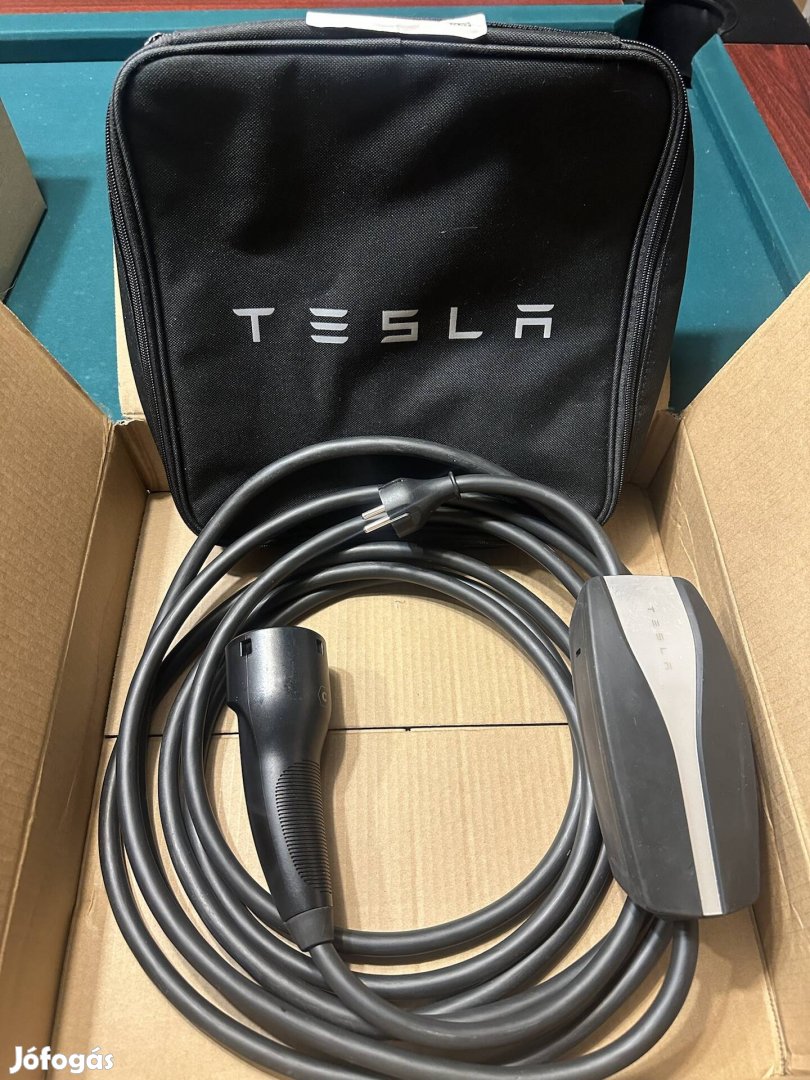 Tesla UMC2 gyári Type 2 230V otthoni konnektoros töltő