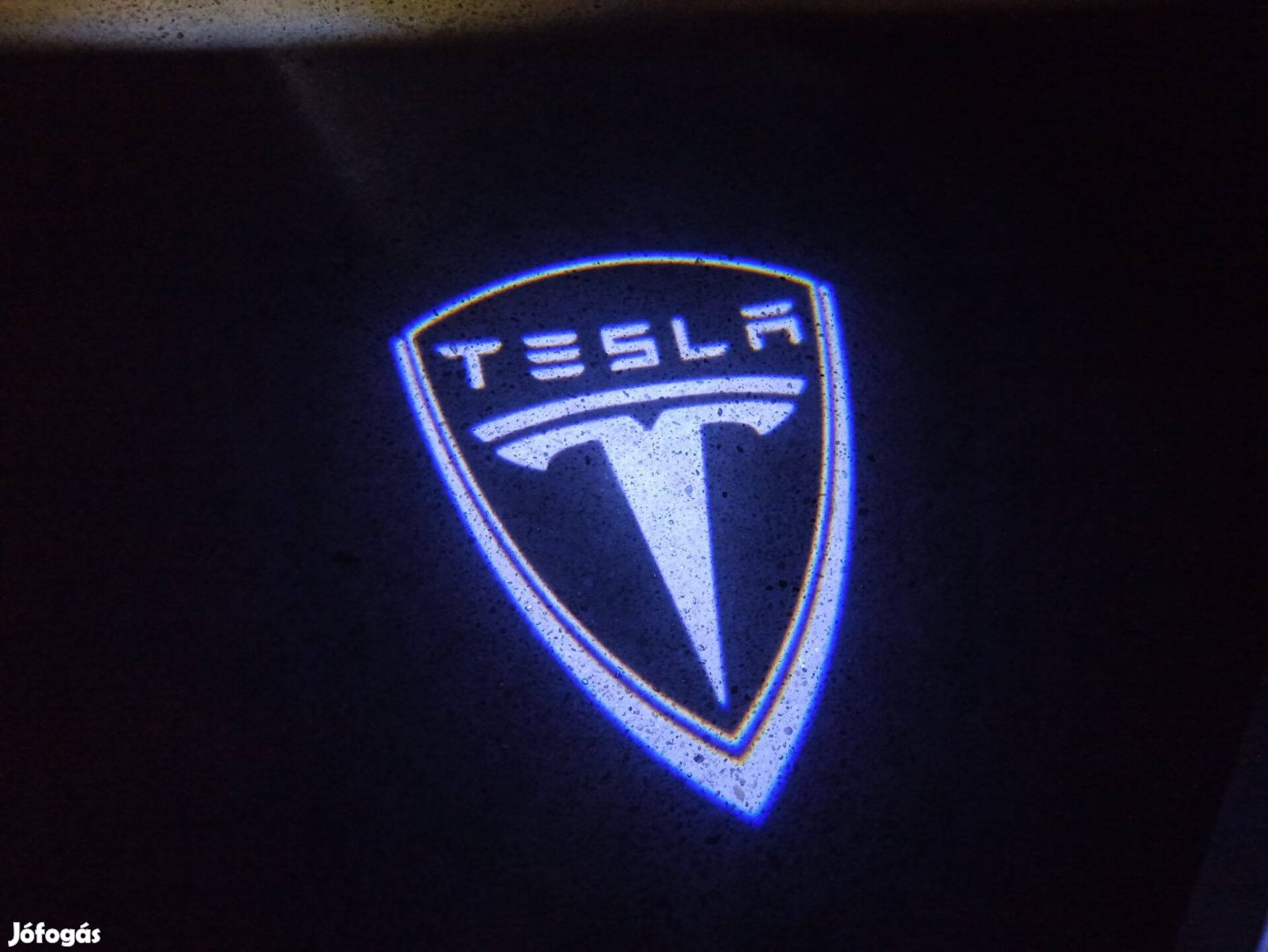 Tesla ajtó kilépő fény, Tesla LED kilépőfény logo projektor
