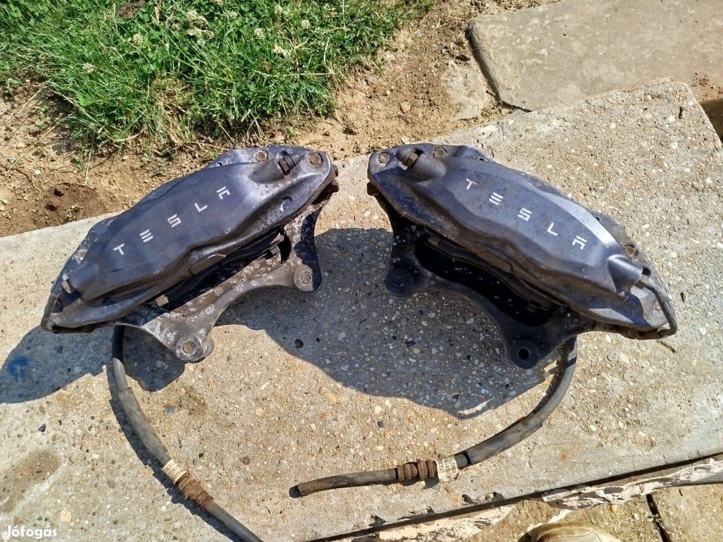 Tesla féknyergek