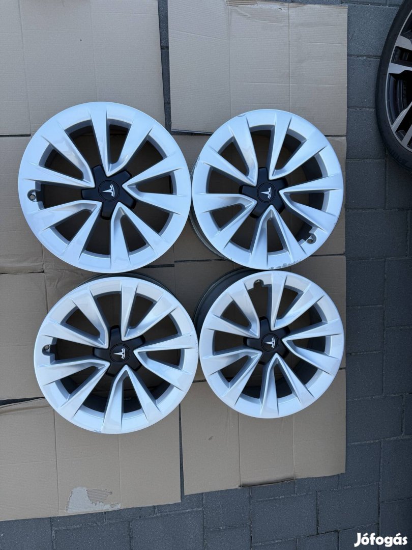 Tesla gyári Sport alufelni garnitúra