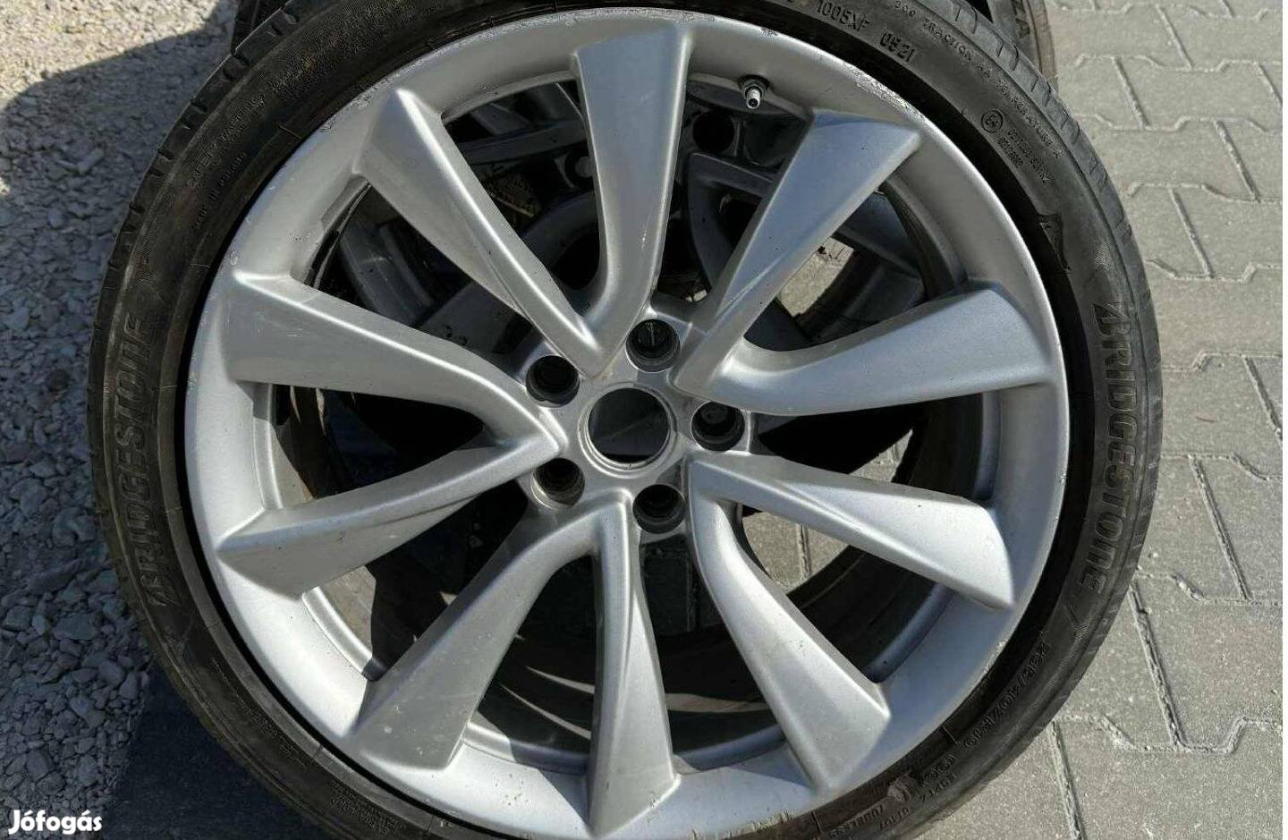 Tesla gyári Sport alufelni garnitúra gumival szerelve