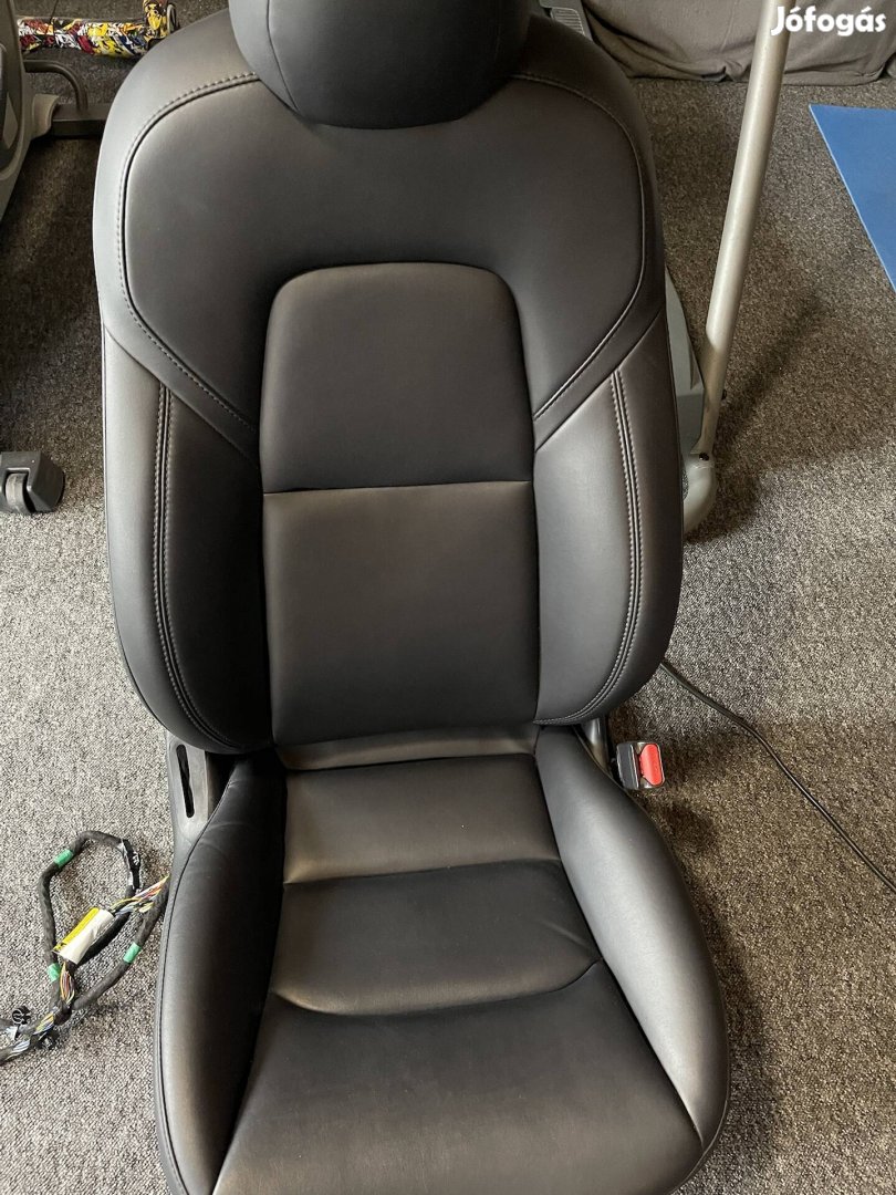Tesla model 3 fekete belső