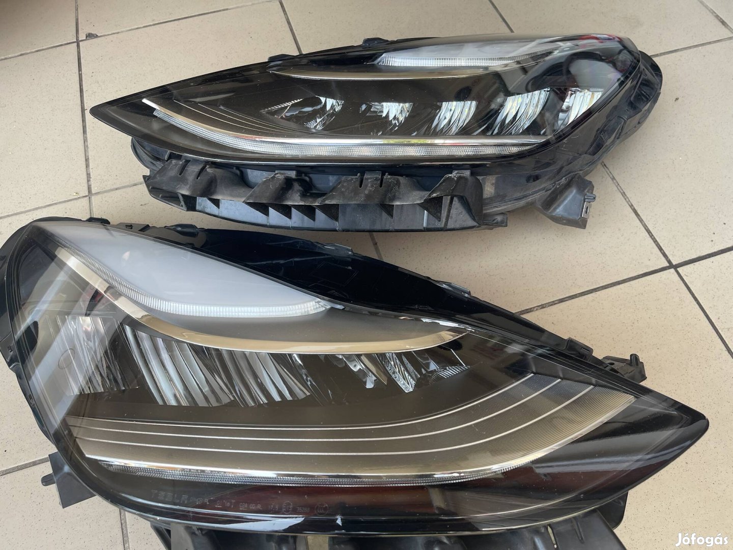 Tesla model 3 fényszórok