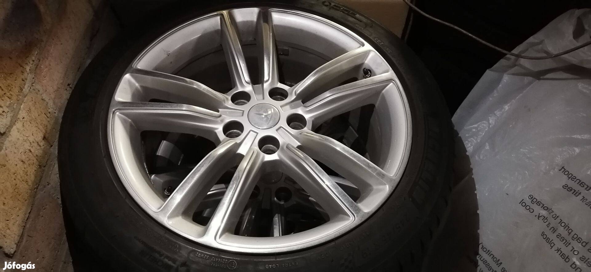 Tesla model S 19" alufelni kerék Michelin 245/45r19 nyári új állapotú