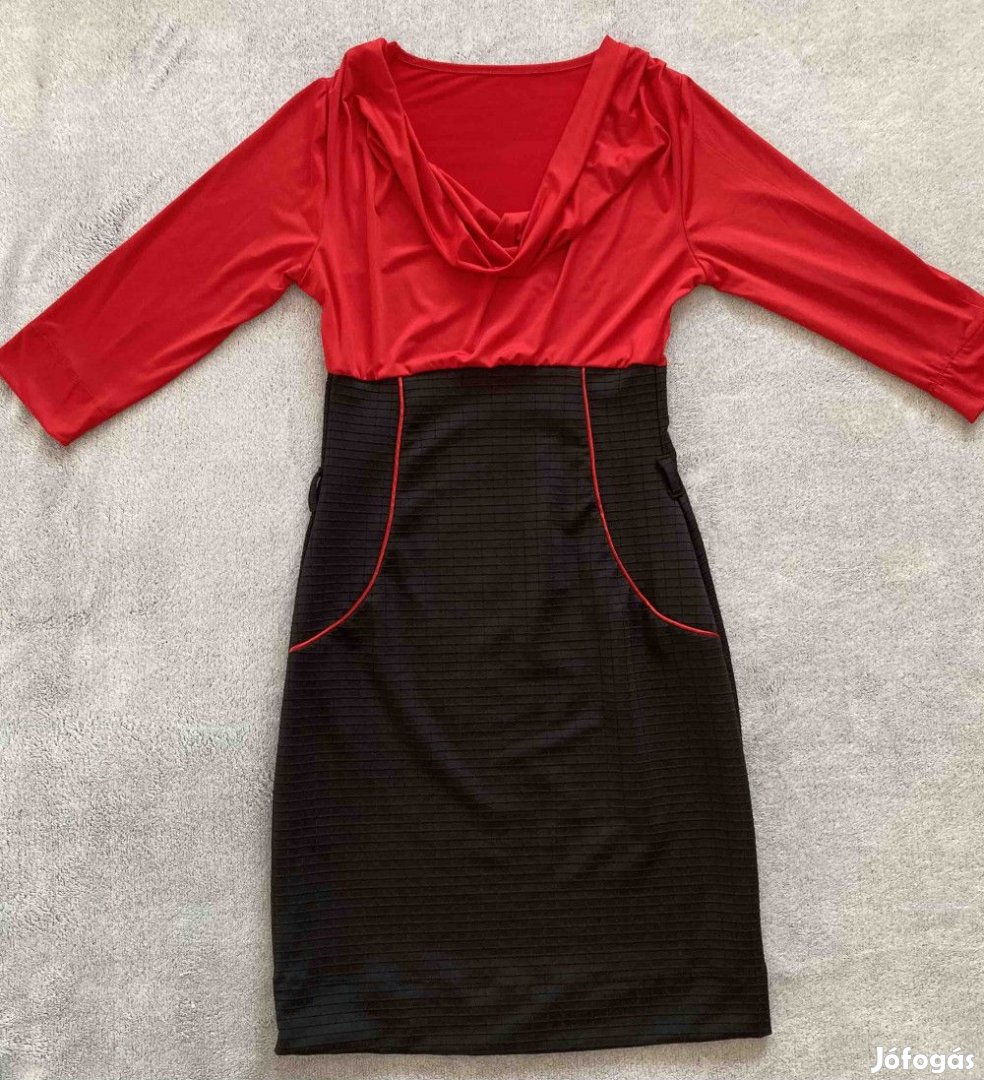 Testhez álló piros-fekete női ruha - S