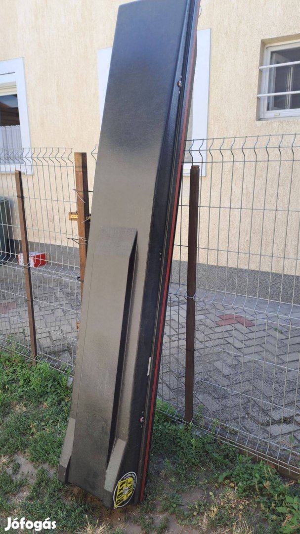 Tető csomagtartó,si box ! Viszont jól pakolható !