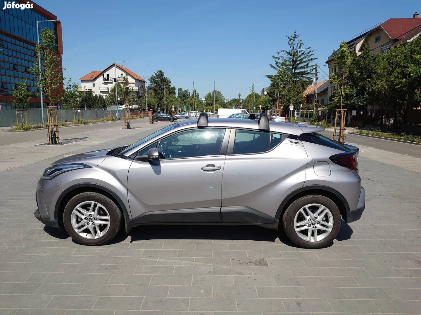 Tetőcsomagtartó Toyota C-HR gyári, reklámáron