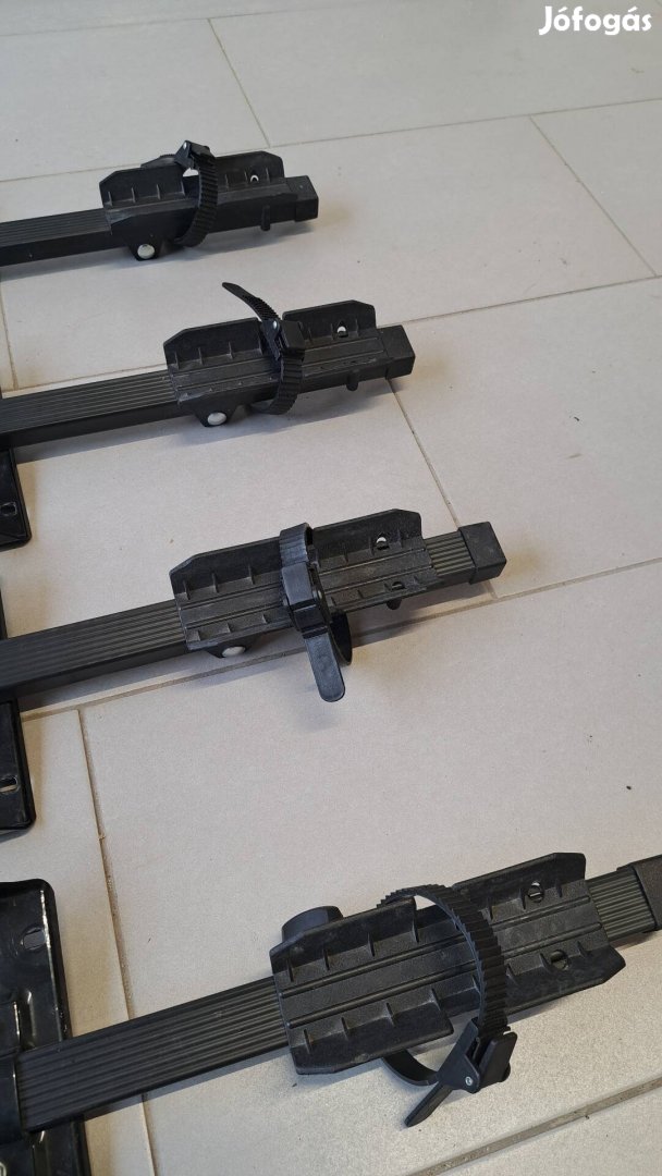 Tetőcsomagtartóra szerelhető biciklikerékpár tartó