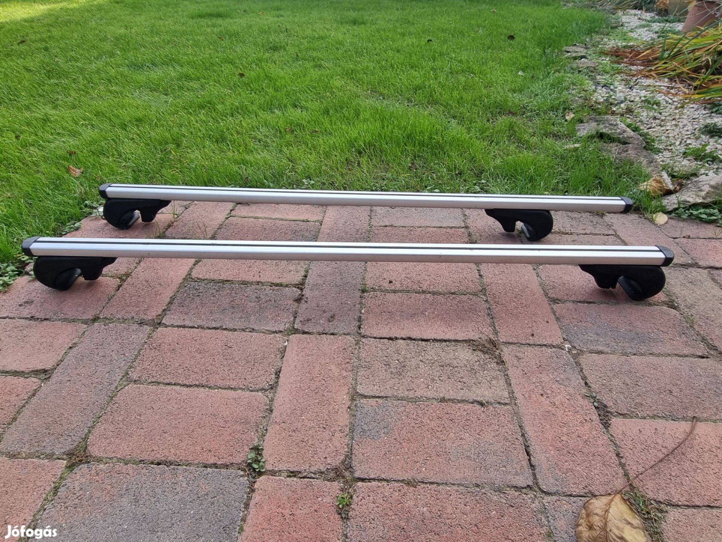 Tetőkorlátos autóra tetőcsomagtartó VW T-Roc