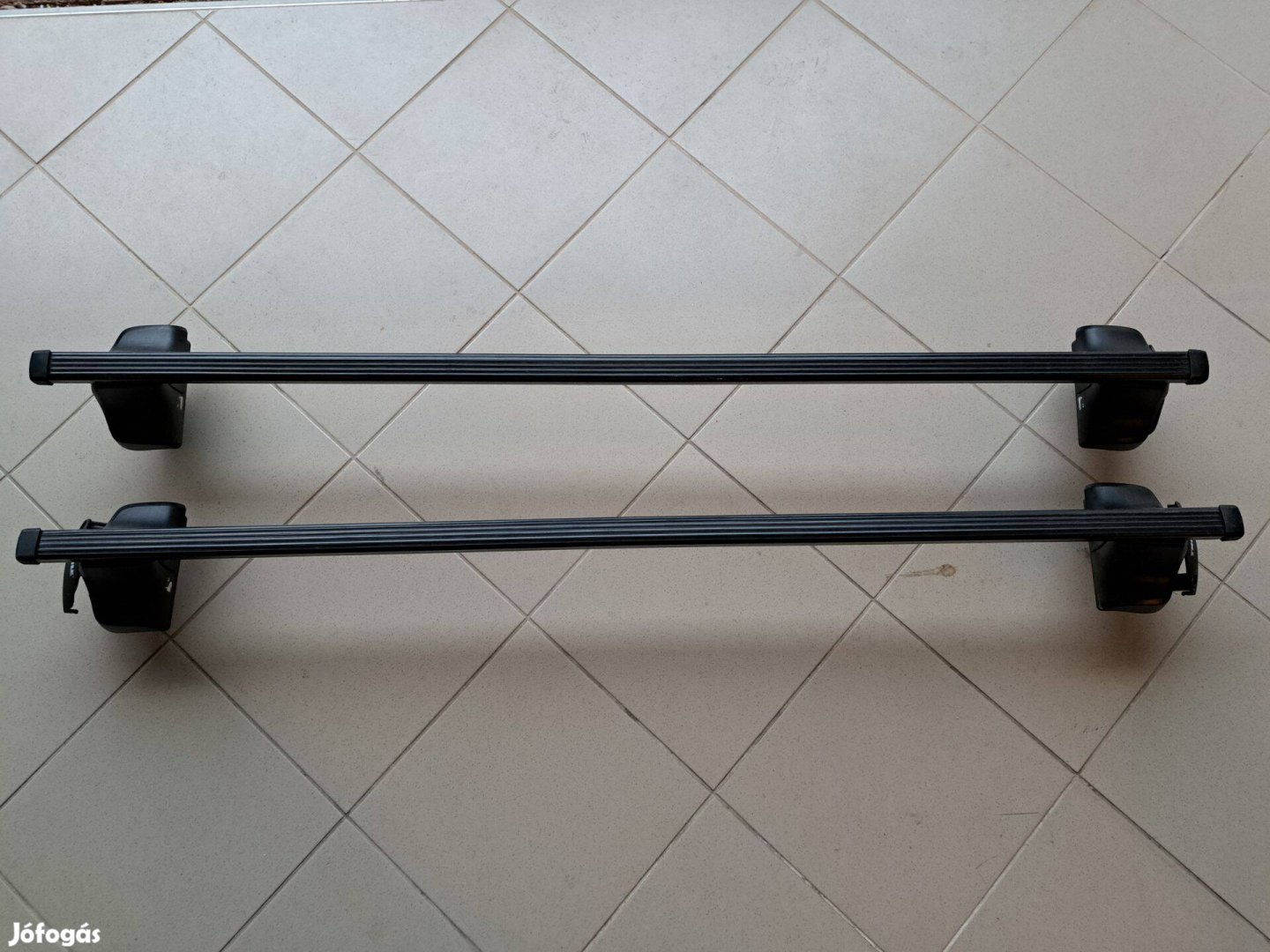 Tetőtartó Thule ford focushoz használt (2016) kulcsokkal szinte gyári