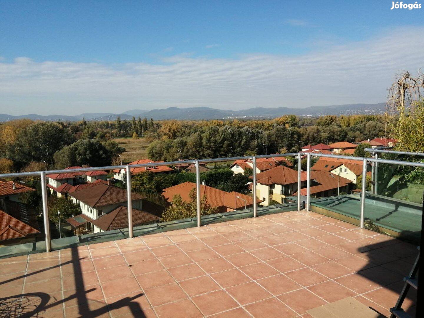 Tetőtéri panorámás kis lakás