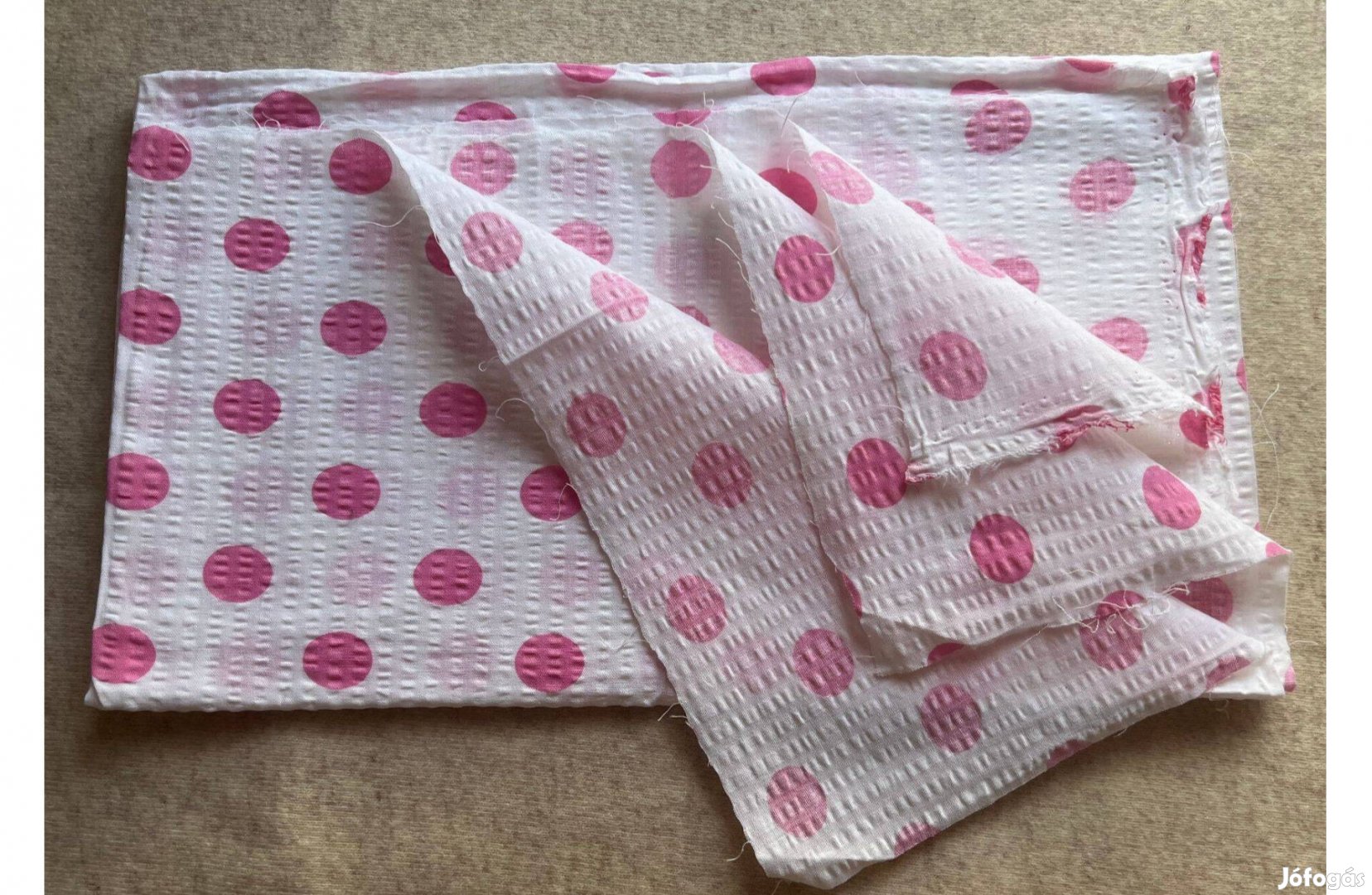 Textil - méteráru, krepp fehér, rózsaszín pöttyös csomag
