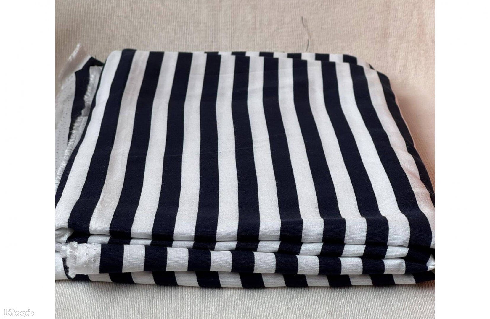 Textil - méteráru selyemszerű, csíkos sötétkék, fehér