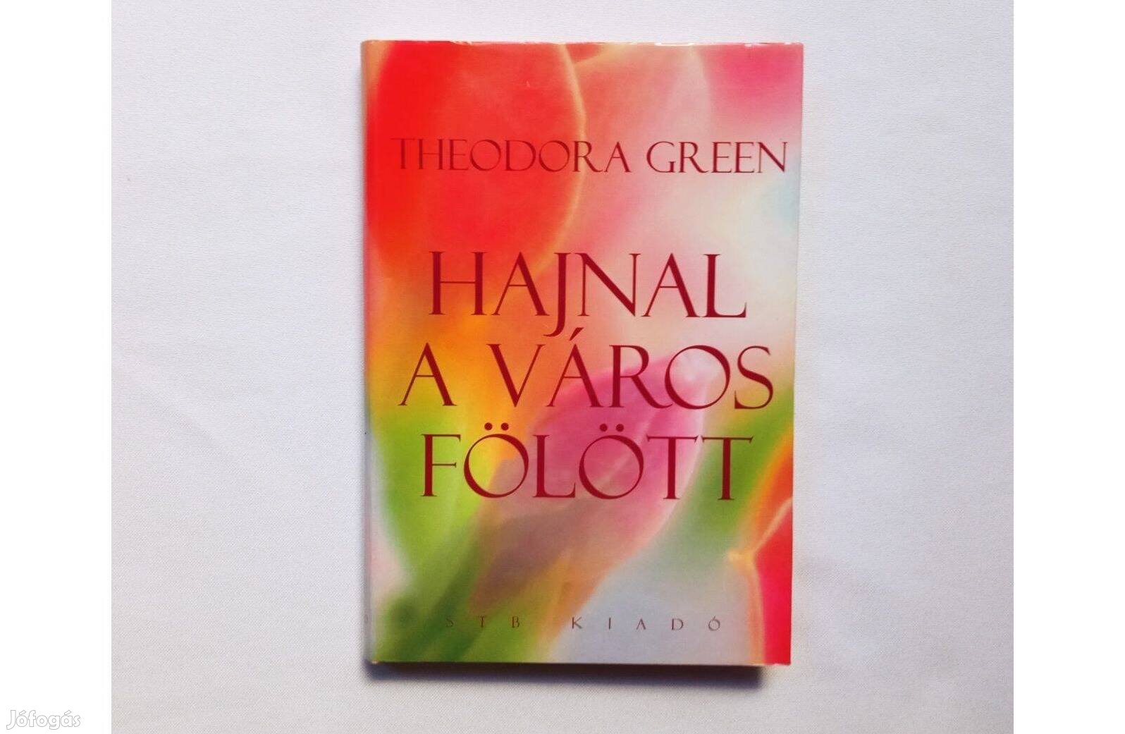 Theodora Green: Hajnal a város felett * Ajándékozható példány * 400 Ft