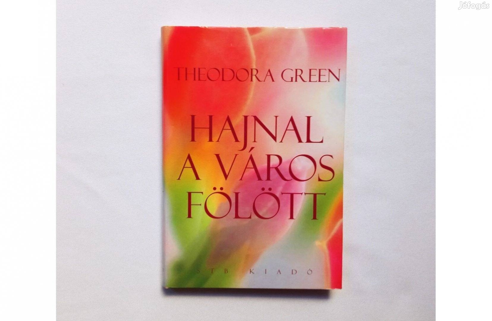 Theodora Green: Hajnal a város felett * Ajándékozható példány * 400 Ft