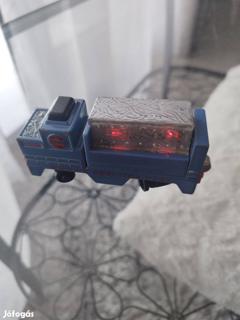 Thomas Take Along vasolvasztó kocsi világító rakománnyal