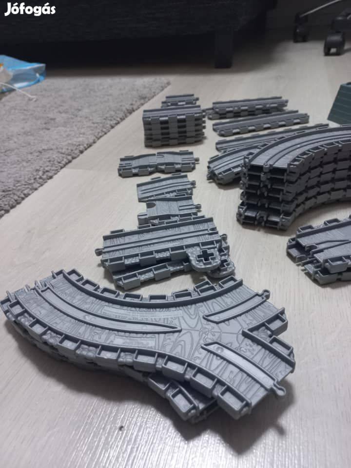 Thomas a gőzmozdony elemek