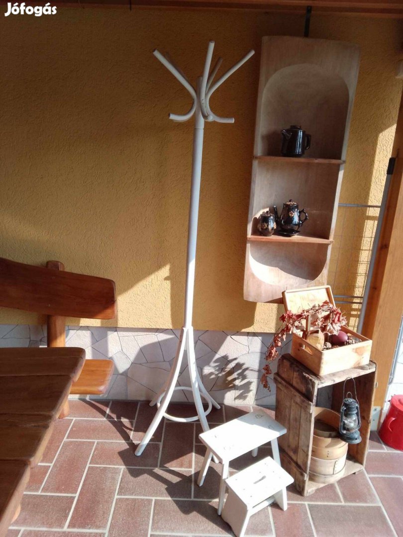 Thonet fa ruhafogas eladó
