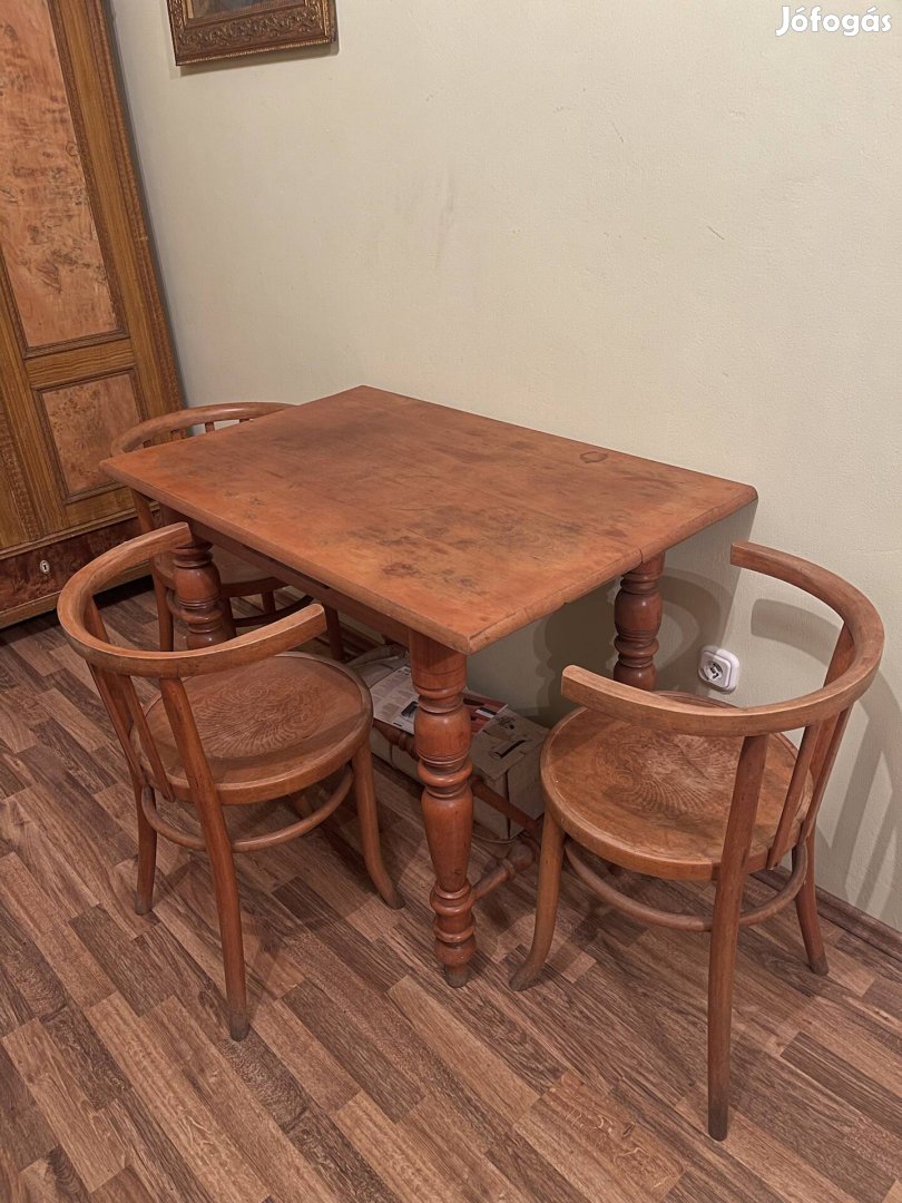 Thonet székek asztallal