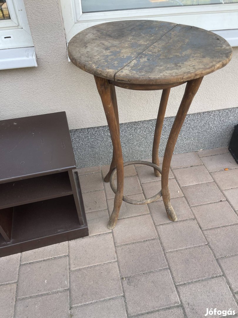 Thonett asztalka lerakó 