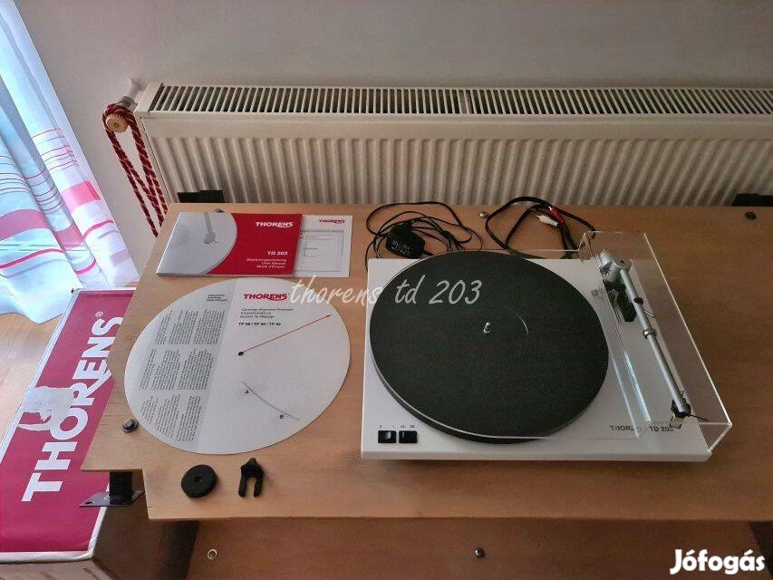 Thorens TD 203 magasfényű fehér audiophile lemezjátszó