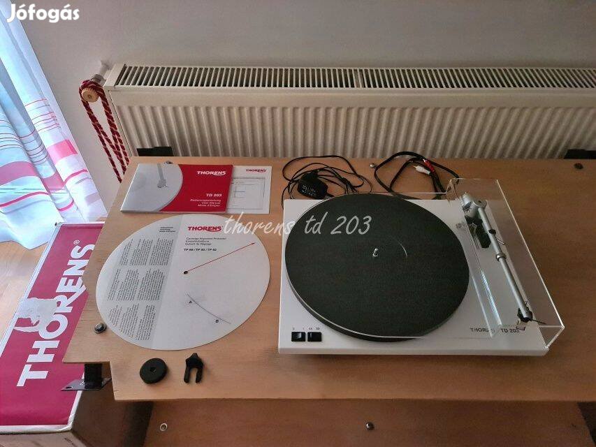 Thorens TD 203 magasfényű fehér audiophile lemezjátszó