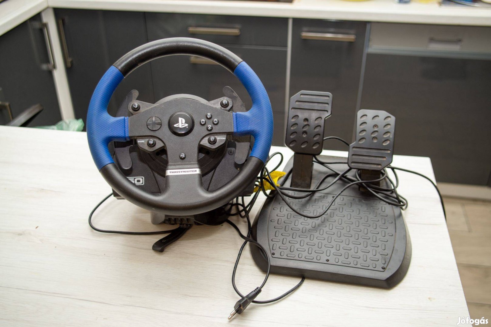 Thrustmaster T150 kormány